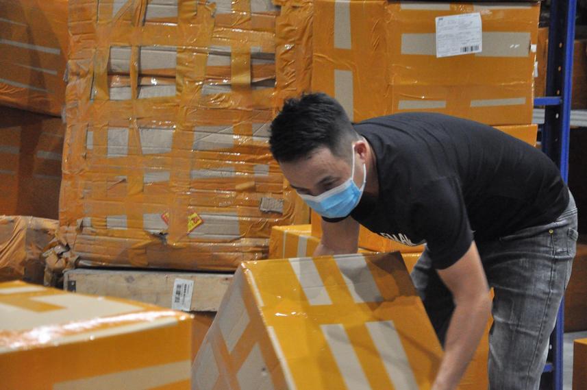 寄衣服去英国的国际集运价格详解及省钱技巧