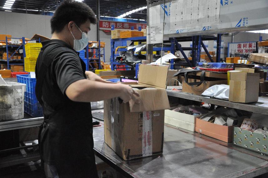 中国空运到英国：价格因素与时效解析，助您高效决策>