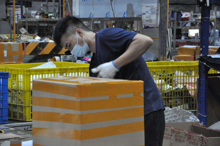 中国寄英国化妆品怎么寄，2026限制和避坑重点讲透